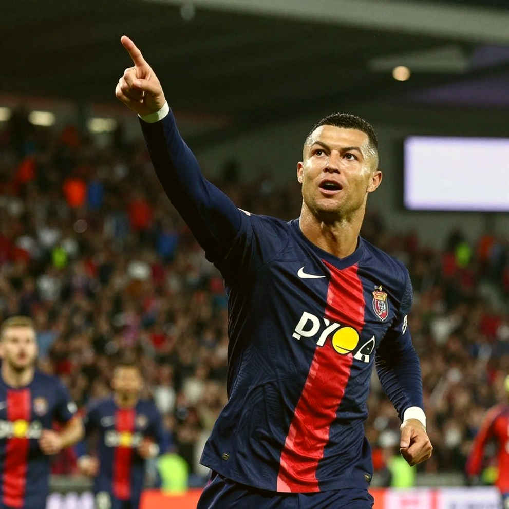 Ronaldo rời trại Bồ Đào Nha trước trận gặp Đan Mạch: Vết nứt quyền lực trong phòng thay đồ Ronaldo rời trại Bồ Đào Nha trước trận gặp Đan Mạch: Vết nứt quyền lực trong phòng thay đồ