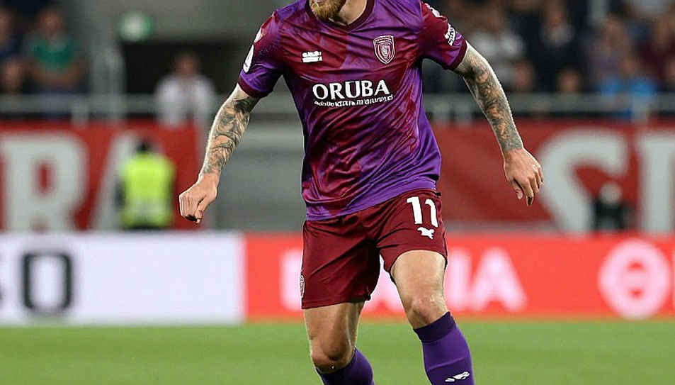 CA TP.HCM 1-0 Viettel: mười người, ba lần VAR và bàn tay biết co lại
