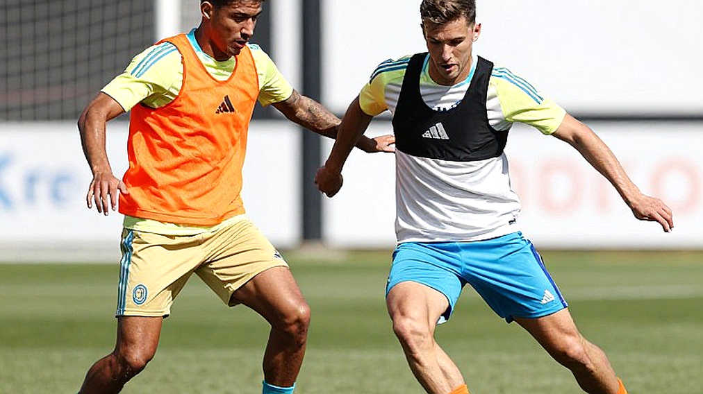 Derby Madrid trong ánh đèn đường hầm: Khi VAR đỏ và ký ức lệch nhịp Derby Madrid trong ánh đèn đường hầm: Khi VAR đỏ và ký ức lệch nhịp