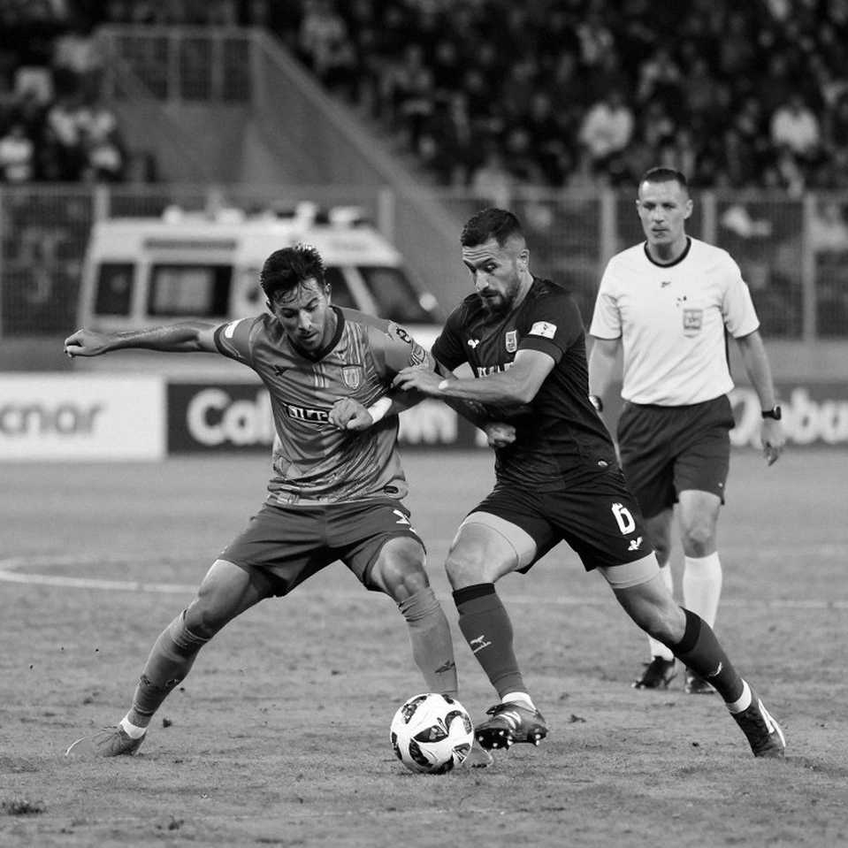 Vĩnh Phúc FC trên sân Mỹ Đình: Khi ánh đèn tắt, bóng vẫn còn lăn trong tim Vĩnh Phúc FC trên sân Mỹ Đình: Khi ánh đèn tắt, bóng vẫn còn lăn trong tim