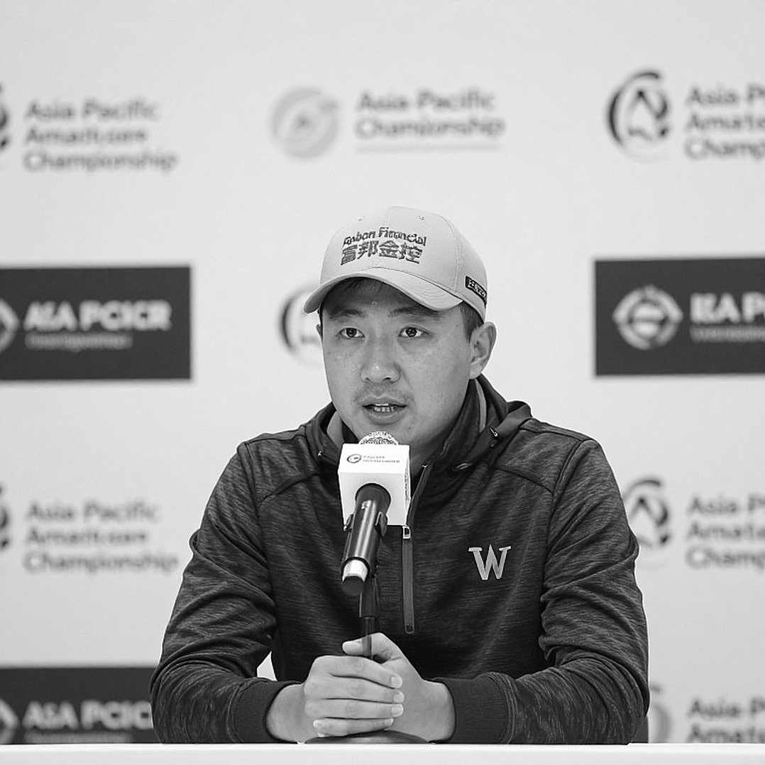 Lê Minh Đức và cú putt lịch sử: Golf trẻ Việt Nam đang vươn mình Lê Minh Đức và cú putt lịch sử: Golf trẻ Việt Nam đang vươn mình