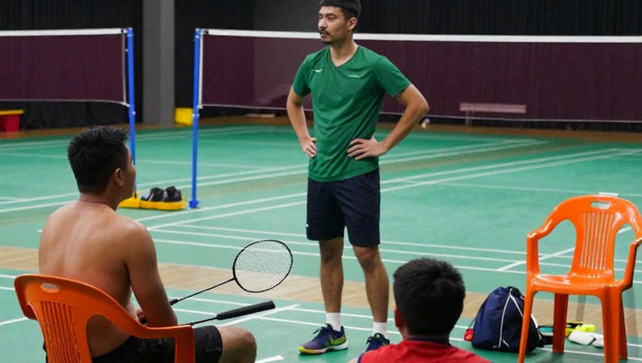 Alwi Farhan tập cùng Kento Momota trước Asian Games 2026: Khoảng trống phía sau cú đập của người trẻ Alwi Farhan tập cùng Kento Momota trước Asian Games 2026: Khoảng trống phía sau cú đập của người trẻ