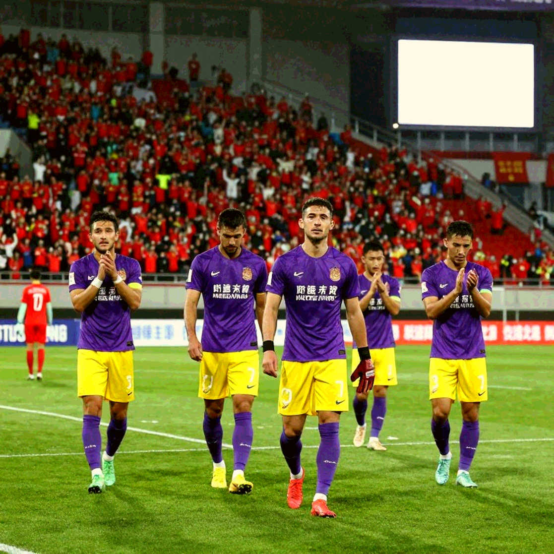 Bong bóng giá cầu thủ trẻ V.League: tiếng ồn chuyển nhượng và khoảng lặng VAR Bong bóng giá cầu thủ trẻ V.League: tiếng ồn chuyển nhượng và khoảng lặng VAR
