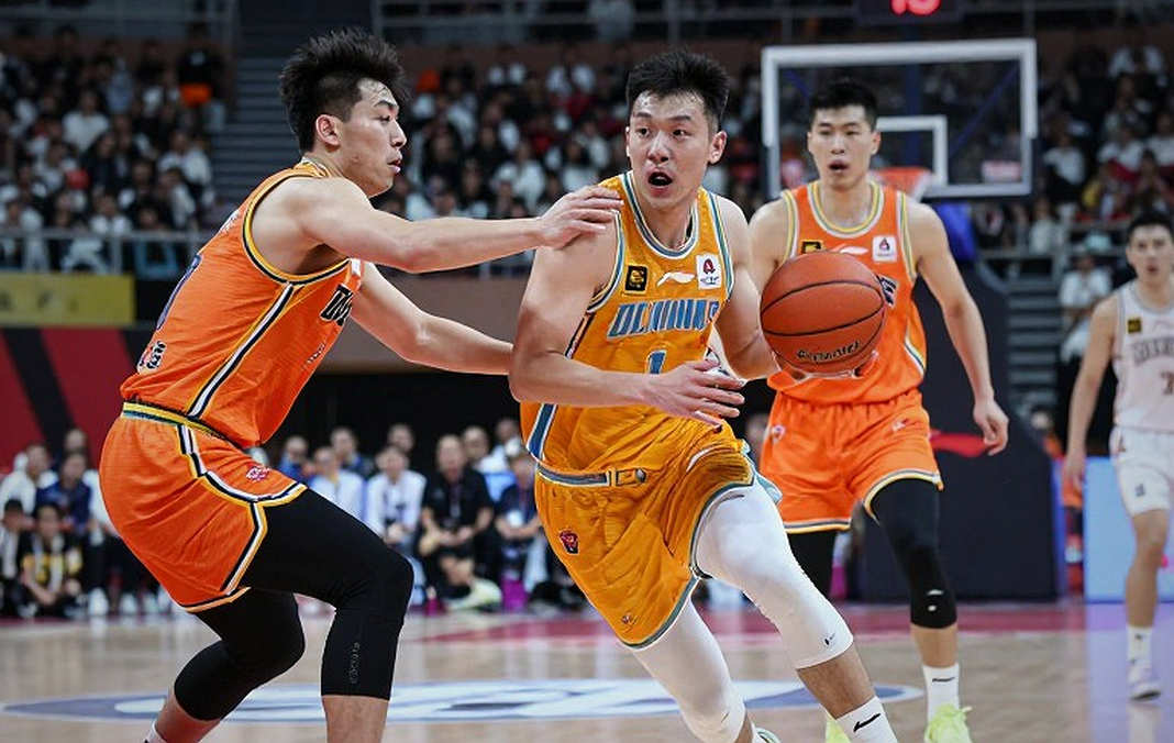 Eurohoops ra mắt 'PullUp' – HLV Fotis Katsikaris và nhà báo Christos Kaouris dẫn chương trình mới trong mùa giải mới Eurohoops ra mắt 'PullUp' – HLV Fotis Katsikaris và nhà báo Christos Kaouris dẫn chương trình mới trong mùa giải mới