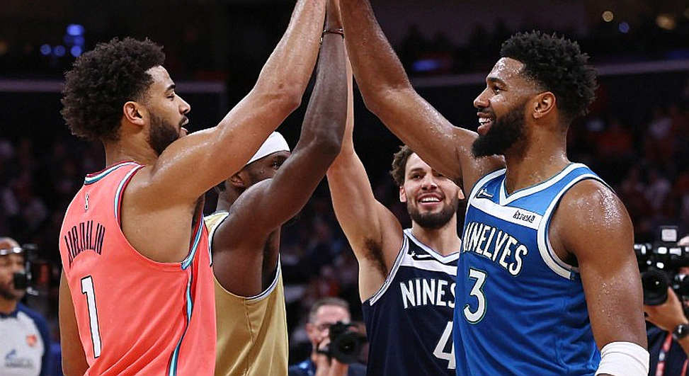 Eurohoops ra mắt 'PullUp' – HLV Fotis Katsikaris và nhà báo Christos Kaouris dẫn chương trình mới trong mùa giải mới Eurohoops ra mắt 'PullUp' – HLV Fotis Katsikaris và nhà báo Christos Kaouris dẫn chương trình mới trong mùa giải mới