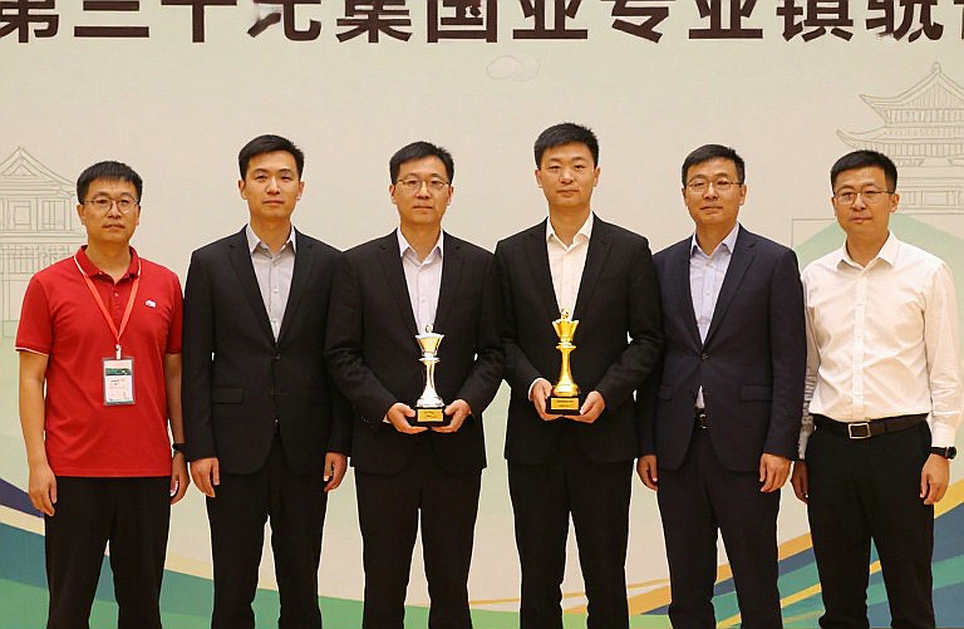 Món quà ngoại giao từ bàn cờ: Thủ tướng tặng tờ ghi chép ván đấu World Cup 2050 cho lãnh đạo Lào